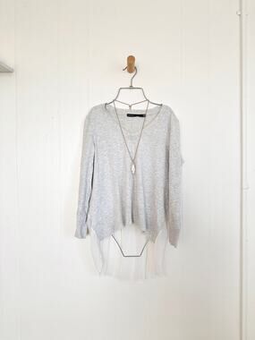 Karen Millen Gray Pleated Chiffon Back V-Neck Knit High-Low Sweater Top US 2